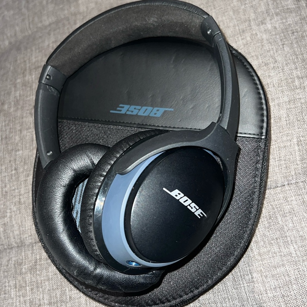 Bose SoundLink around-ear wireless headphones